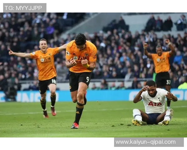 枪手球迷用坎贝尔Tifo嘲讽热刺展现死敌情结